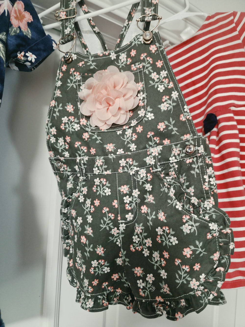 Bundle Dresses - Picture 2 of 5